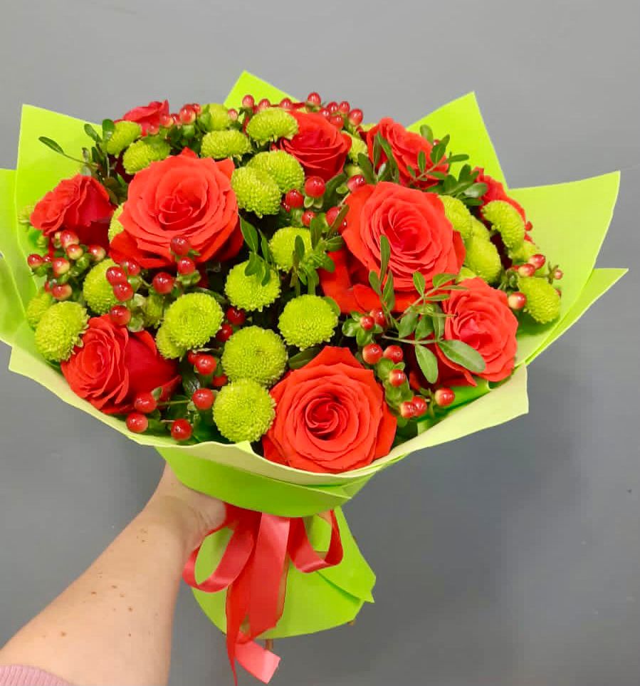 Букет цветов из: Хризантемы и Розы в Ялге