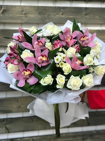 Букет цветов из: Розы и Хризантемы в Ялге