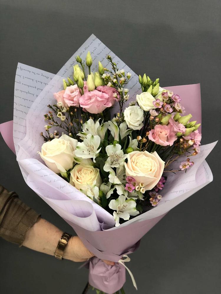 Букет цветов из: Альстромерии, Розы и Лизиантусы в Ялге