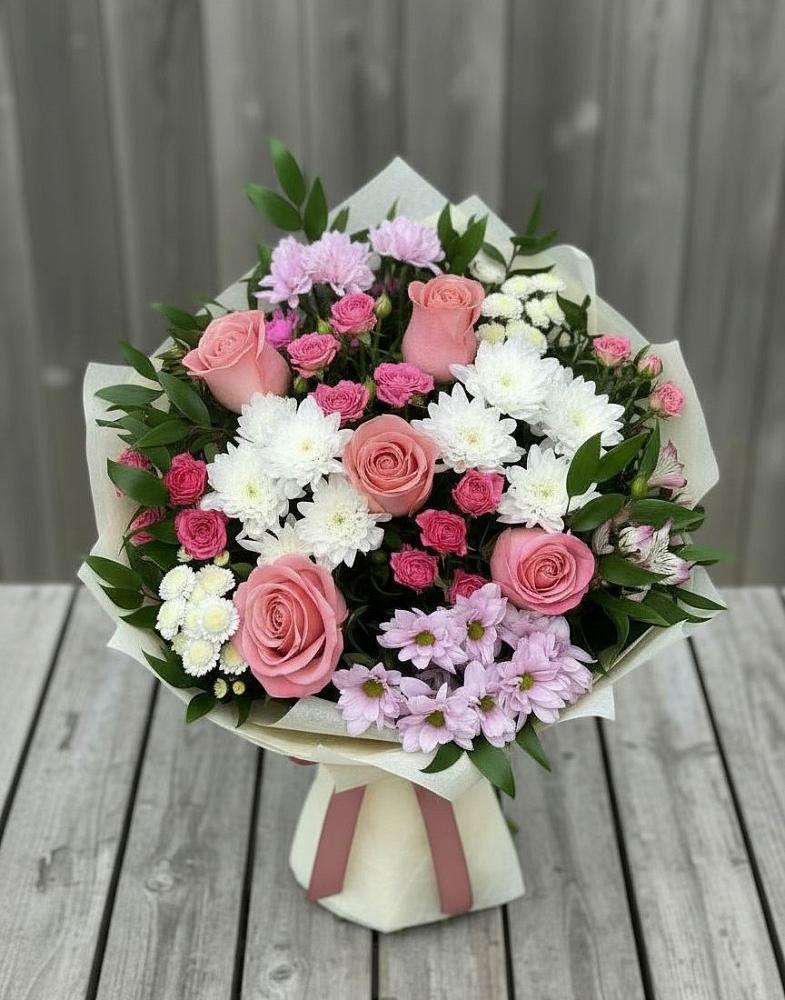 Букет цветов из: Альстромерии, Гвоздики, Розы и Хризантемы в Ялге