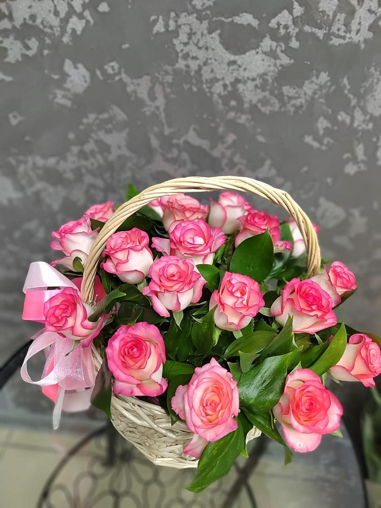 Цветочная композиция из Розы в корзине в Ялге