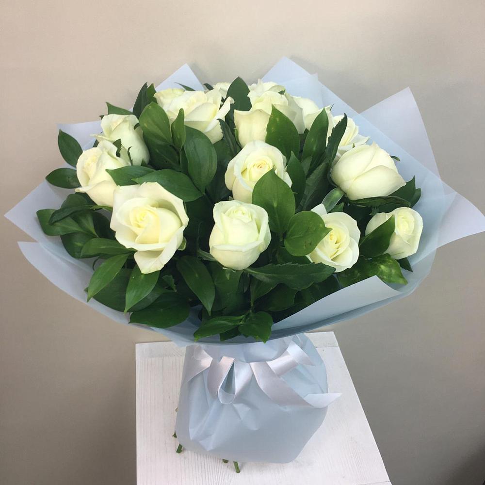 Букет 15 Белых роз Проуд в Ялге