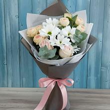 Букет цветов из:  Хризантемы и Розы в Ялге