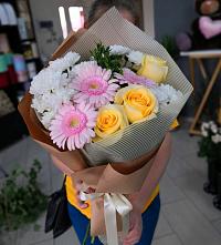 Букет цветов из:  Герберы, Розы и Хризантемы в Ялге
