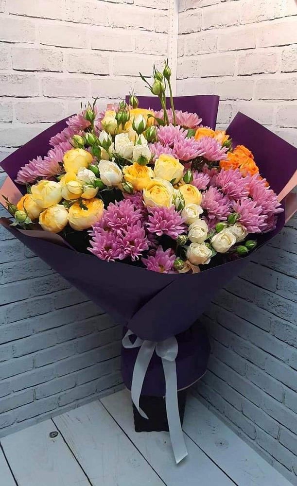 Букет цветов из: Хризантемы и Розы в Ялге