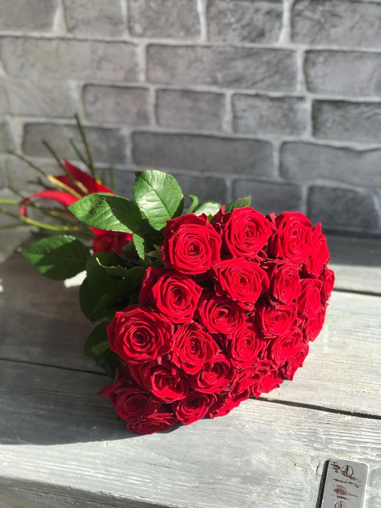 Букет Красные розы Фридом в Ялге