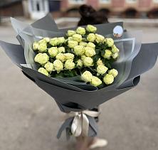 Букет Белые кустовые розы Солинеро в Ялге