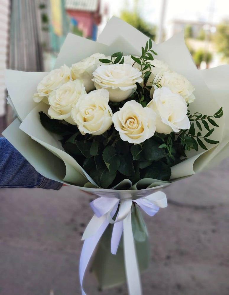 Букет Белые розы Проуд в Ялге
