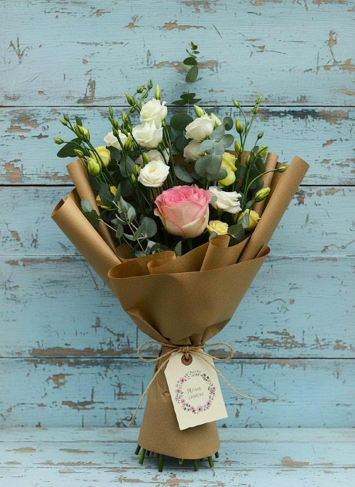 Букет цветов из: Розы и Лизиантусы в Ялге