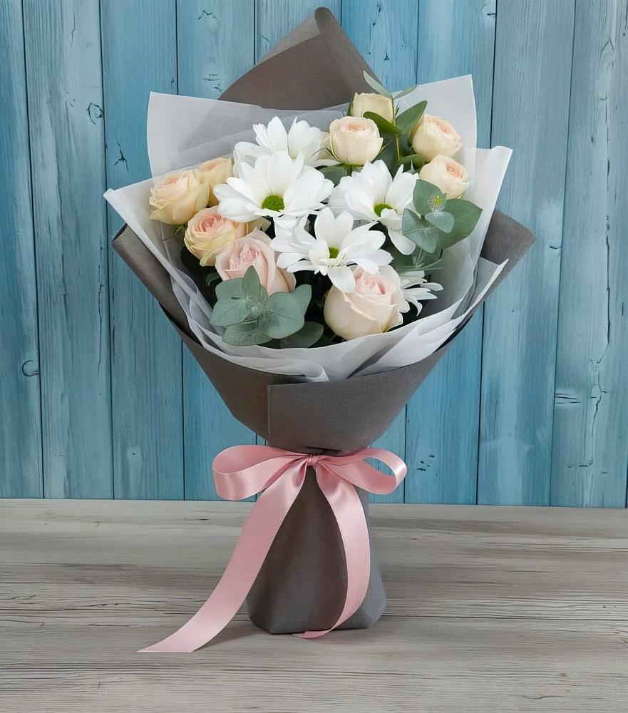 Букет цветов из: Хризантемы и Розы в Ялге