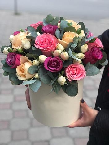 Цветочная композиция из Розы в шляпной коробке в Ялге