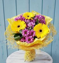 Букет цветов из:  Хризантемы и Герберы в Ялге