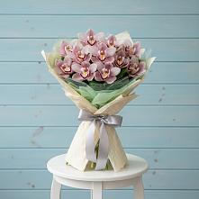 Букет цветов из:  Орхидеи и Розы в Ялге
