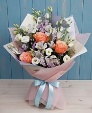 Букет цветов из:  Лизиантусы, Розы, Альстромерии и Гипсофила в Ялге