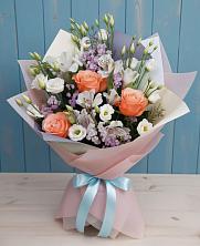 Букет цветов из:  Лизиантусы, Розы, Альстромерии и Гипсофила в Ялге