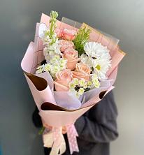 Букет цветов из:  Хризантемы и Розы в Ялге