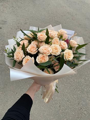 Букет Кремовые розы Латте в Ялге