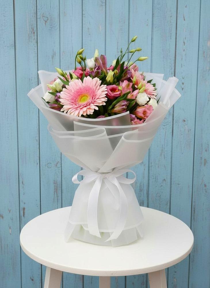 Букет цветов из: Герберы, Альстромерии и Лизиантусы в Ялге