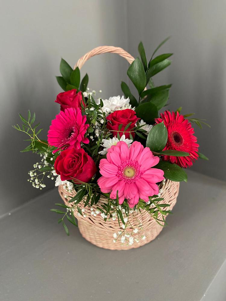 Цветочная композиция из Розы, Хризантемы и Герберы в корзине в Ялге