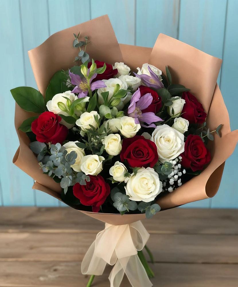 Букет цветов из: Розы и Альстромерии в Ялге