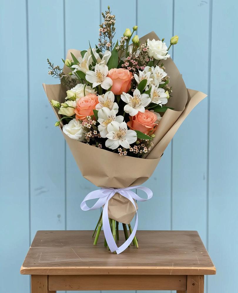 Букет цветов из: Альстромерии, Лизиантусы, Розы и Хризантемы в Ялге
