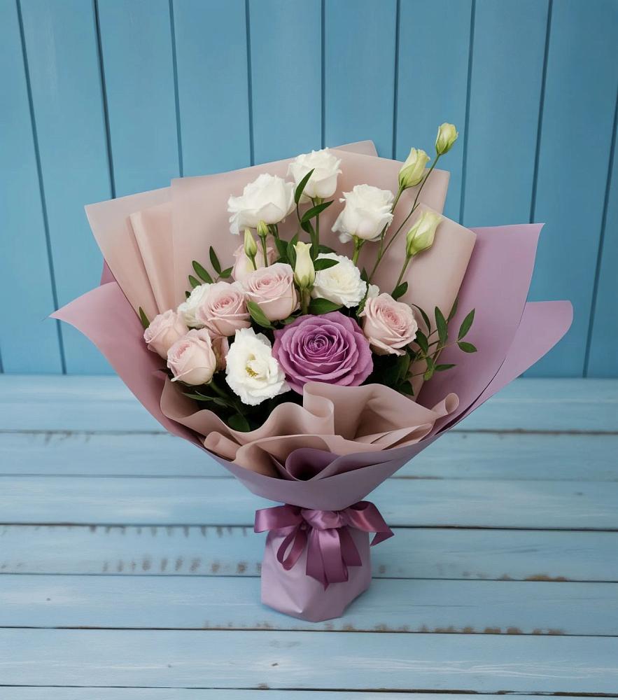 Букет цветов из: Розы и Лизиантусы в Ялге